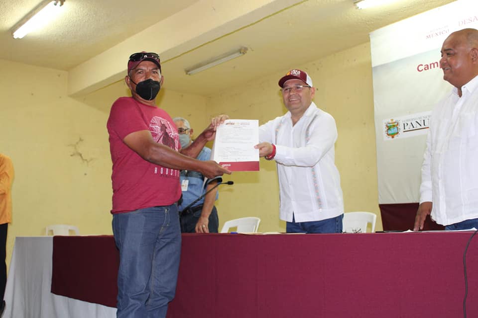 Certeza Jurídica a Campesinos en Pánuco Entregan Certificados