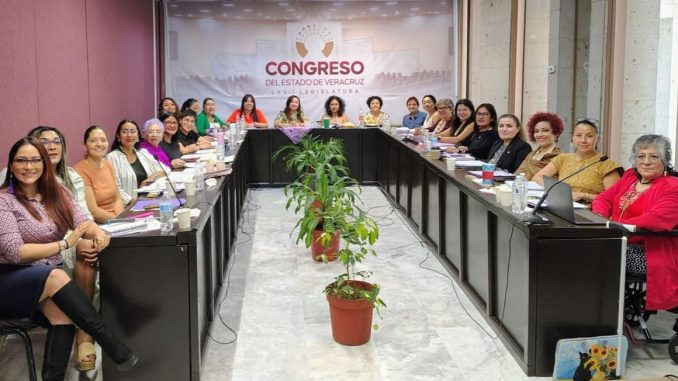 MUJERES
